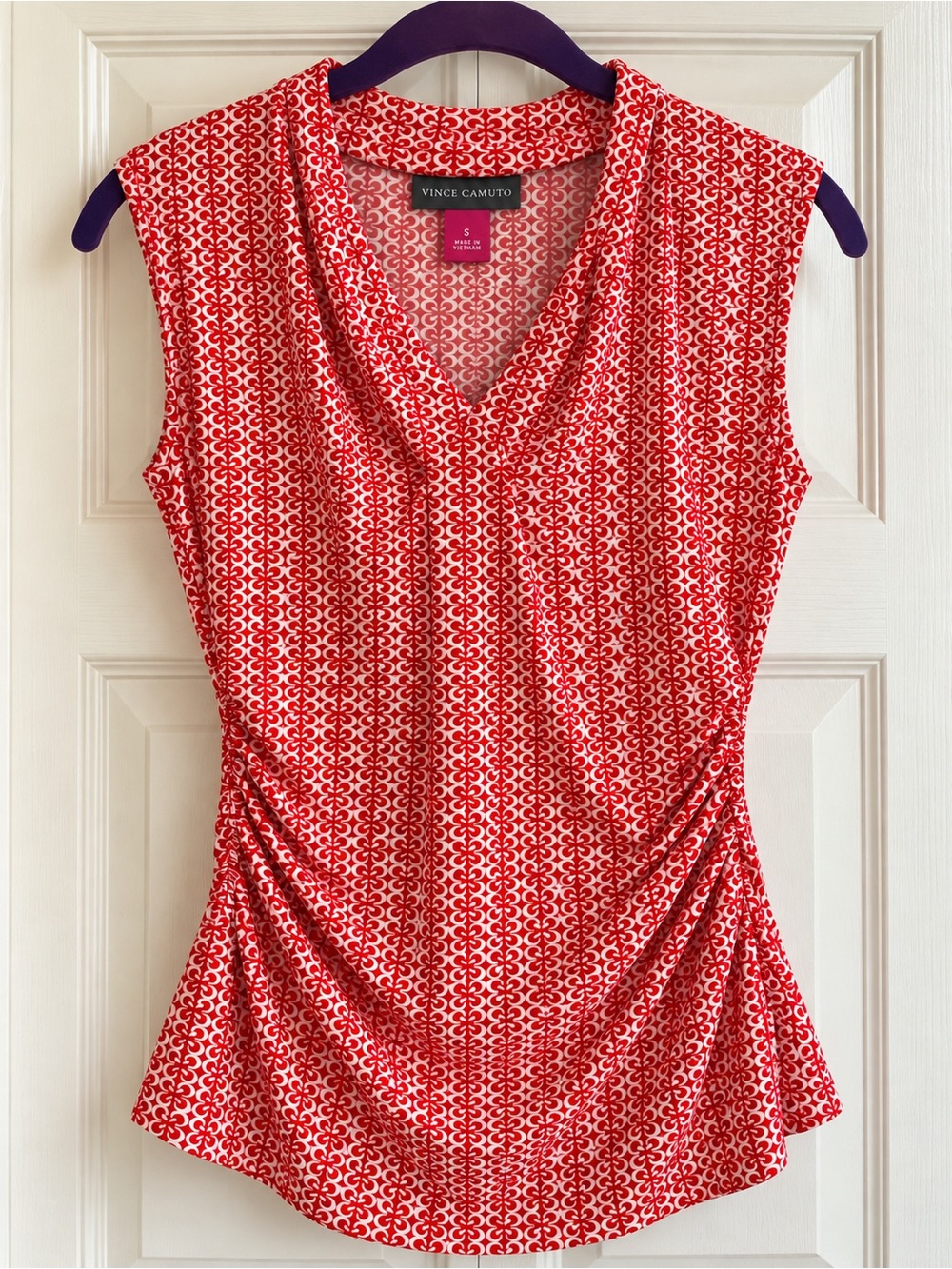 le:
Vince Camuto Red White Geometric Ruched Sleeveless Top Size S